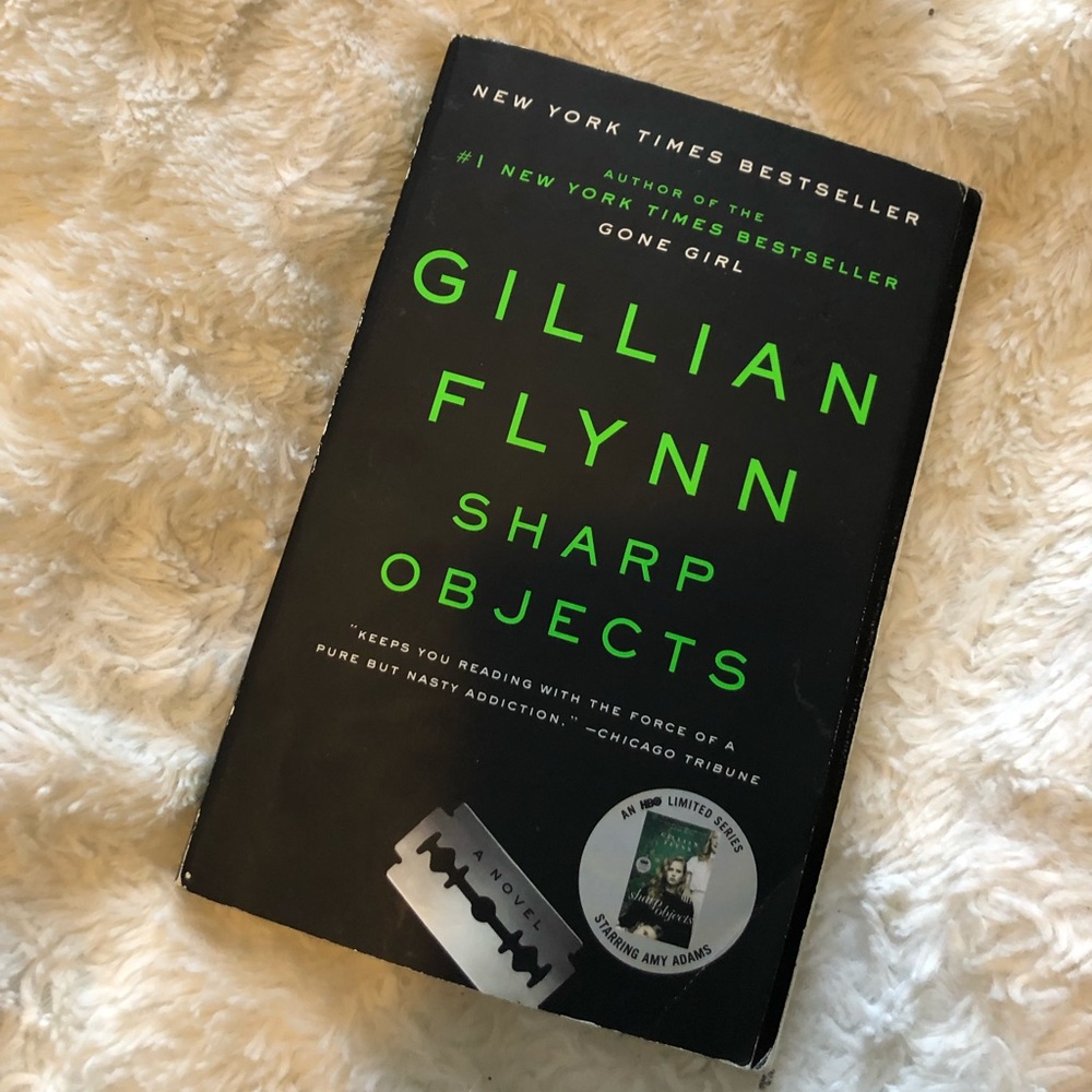 Gillian Flynn Sharp Objects Used Book
